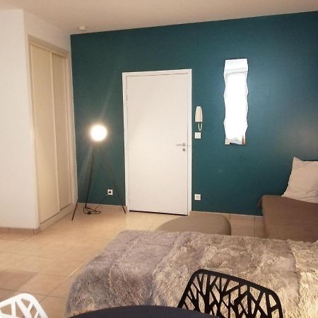 Studio Dans Vieux Magasin 1800 Daire Sedan Dış mekan fotoğraf