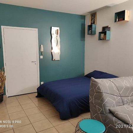 Studio Dans Vieux Magasin 1800 Daire Sedan Dış mekan fotoğraf