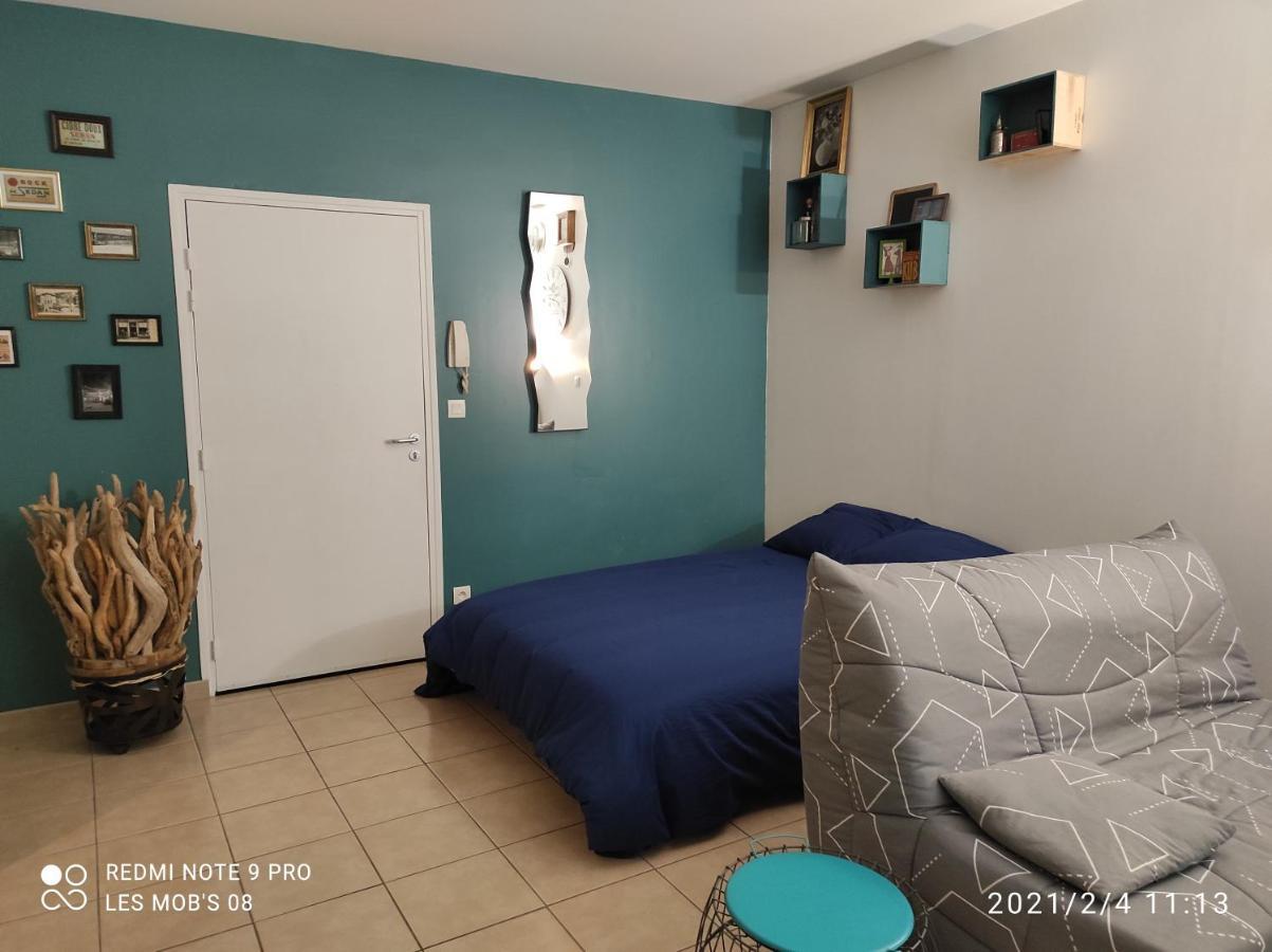 Studio Dans Vieux Magasin 1800 Daire Sedan Dış mekan fotoğraf